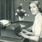 Altes Foto, Frau an einer Schreibmaschine
