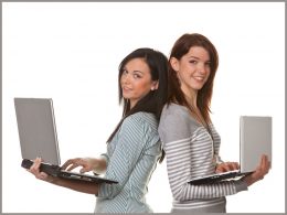Informatik, Zwei junge Frauen mt Laptops