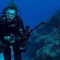 Unterwasser-Fotografie von Sylvia Earle im Tauchanzug vor einem Korallenriff