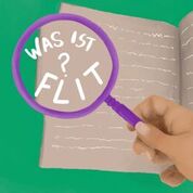 Lila Lupe wird von einer Hand gehalten, darunter liegt ein Heft mit Schrift. Inder Lupe steht: Was ist FLIT?