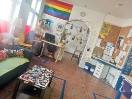 Der Innenraum des QueerUnity, dem queeren Jugendzentrum in Hannover