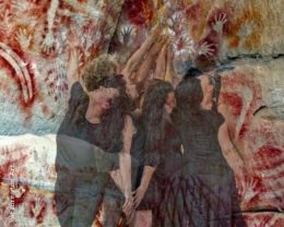 Grafik einer Tanzende FLINTA* Gruppe vor Höhlenmalereien