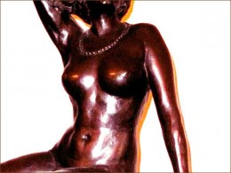 Skulptur-Ausschnitt einer nackten Frau 